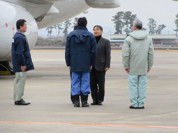 天皇、皇后両陛下の台風禍被災地見舞いに仙台空港でお出迎えいたしました