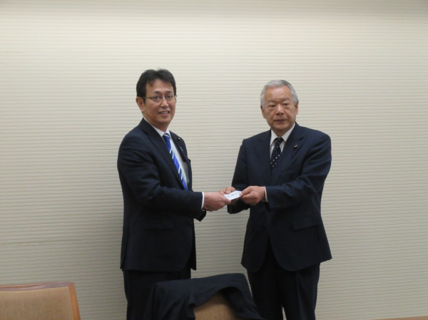 熊本県議会特別委員会義援金贈呈を行いました